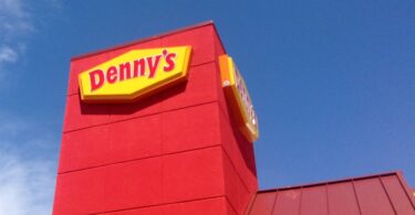 Denny’s Hiring Age: How Old Do You Have to Work at Denny’s | Working Experience